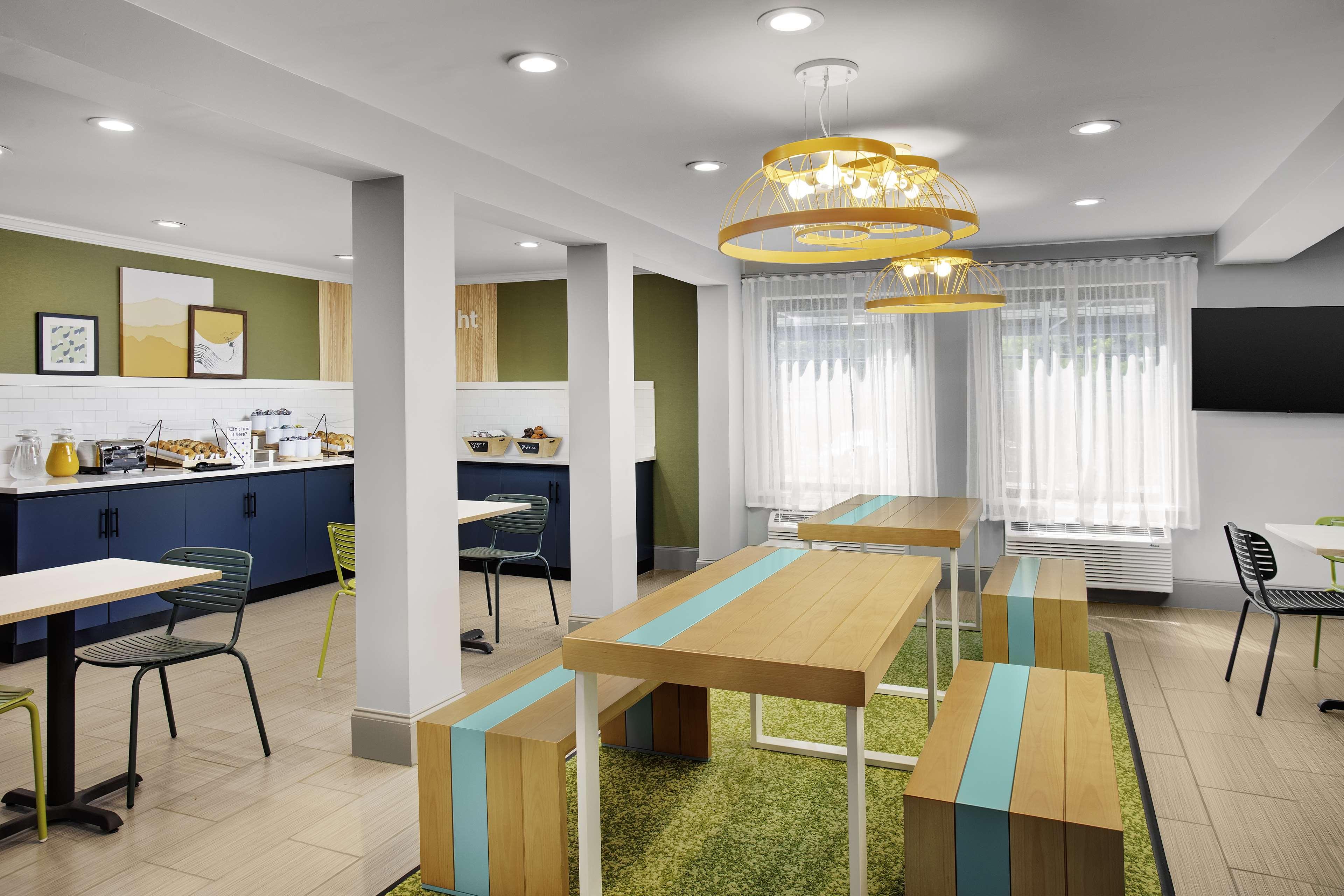 Hotel Spark By Hilton Atlanta Cumberland Ballpark Smyrna